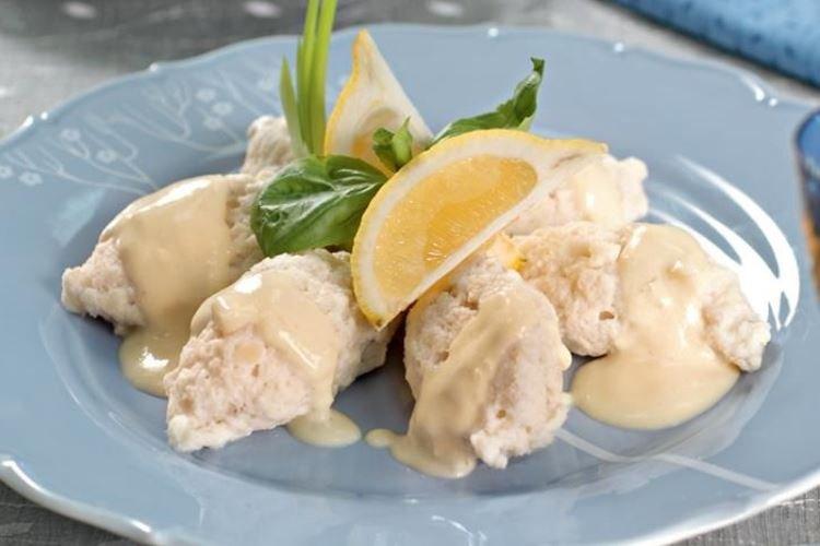 Pikeperch Quenelles in Wine Sauce