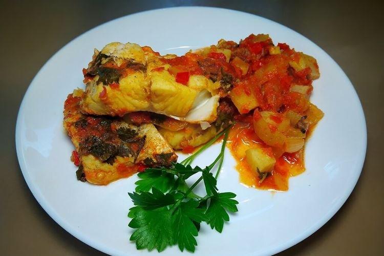 Pikeperch with Peppers in Tomato Sauce