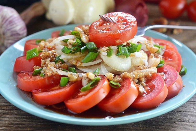 Tomato Salad with Nuts