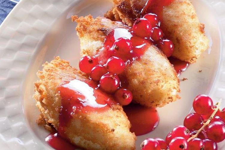 Ñoquis de sémola en salsa de bayas