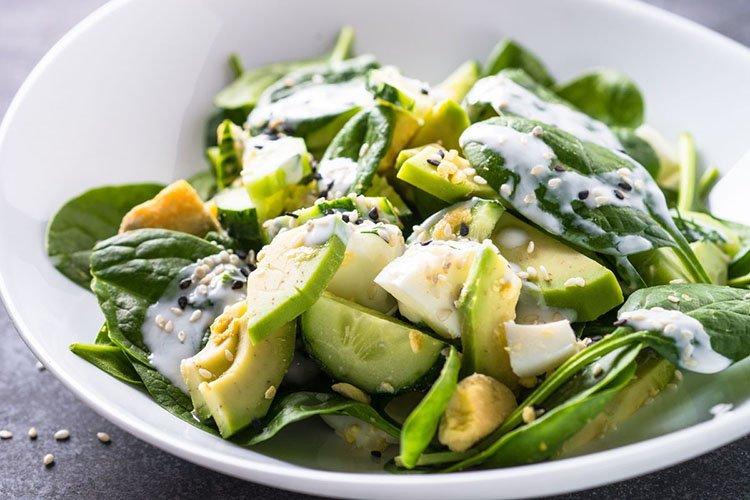 Ensalada de espinacas y aguacate