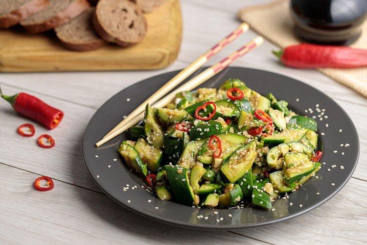 Zerschlagene Gurken nach chinesischer Art