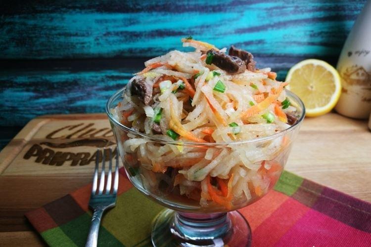 Fresh Salad with Chicken Hearts