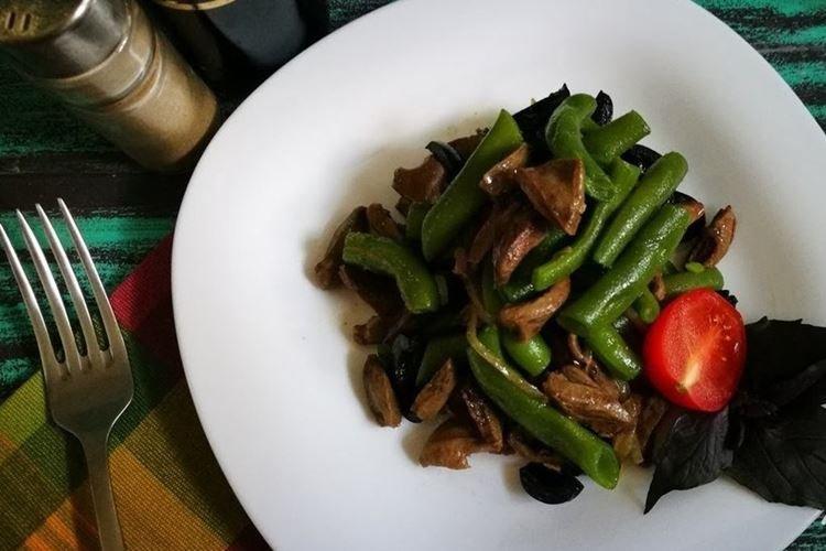 Chicken Heart and Green Bean Salad