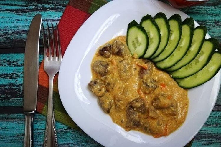 Chicken Hearts with Mushrooms in Yogurt