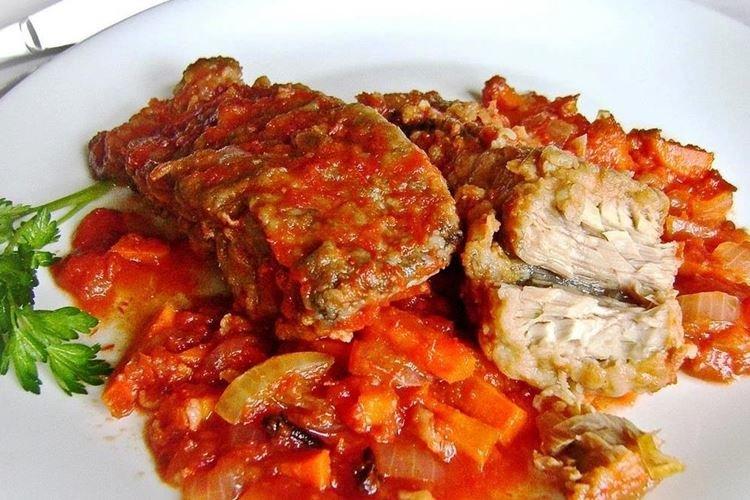 Bacalao con salsa de pimientos y tomates
