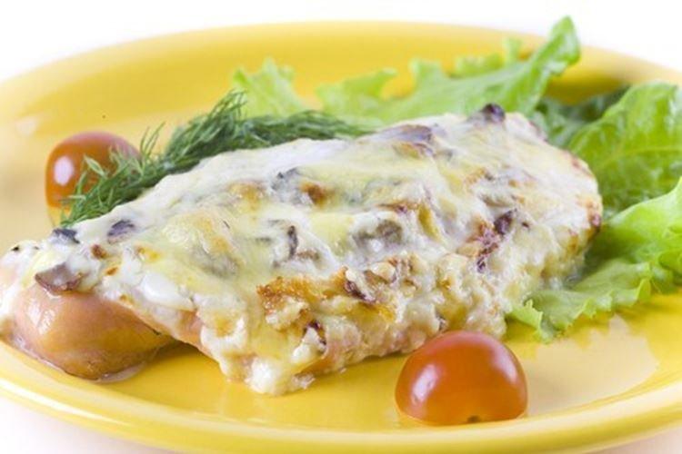 Filete de bacalao al horno con salsa de champiñones