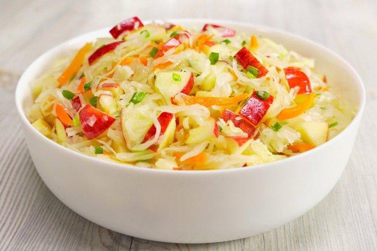 Ensalada de chucrut con manzana