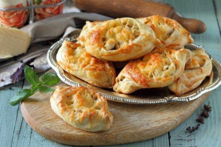 Puff Pastry Appetizer with Chicken and Carrots