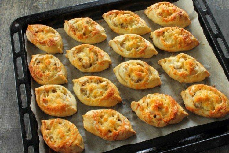 Puff Pastry Boats with Ground Meat and Vegetables