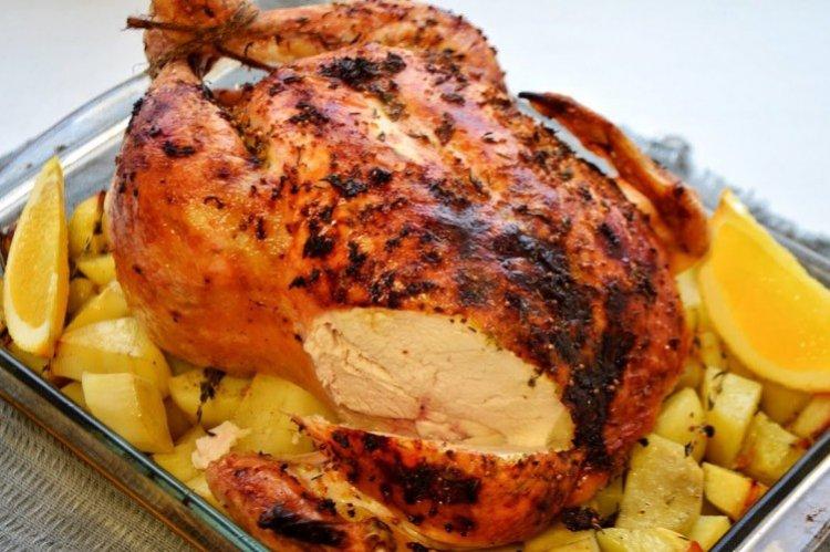 Pollo entero con patatas al horno