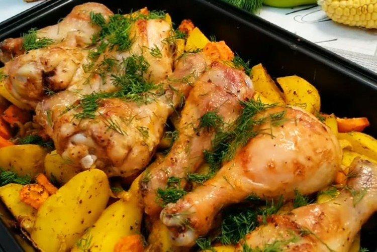 Pollo con patatas en adobo de mostaza y tomate