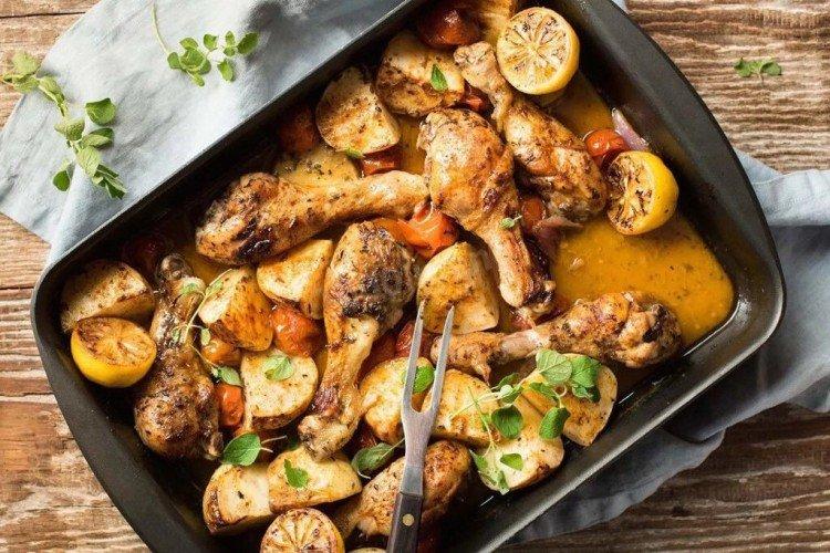 Pollo con patatas y limón al horno