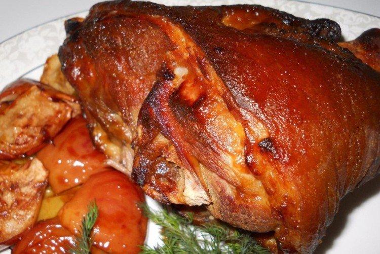 Codillo de cerdo con manzanas