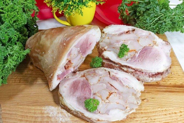 Rollo de codillo de cerdo en olla de cocción lenta