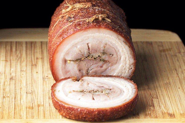 Rollo de carne de codillo de cerdo y pollo
