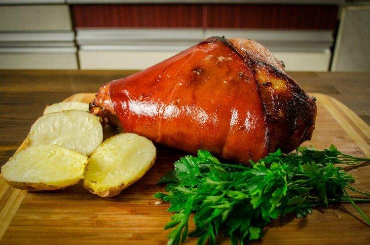 Codillo de cerdo a la checa