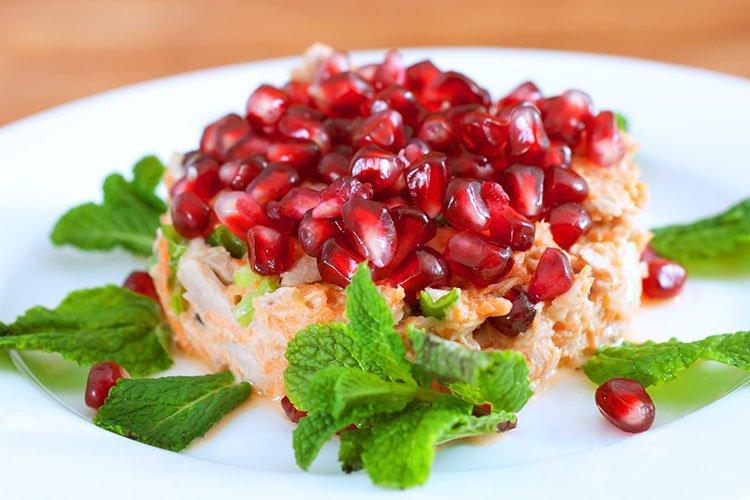 Salat mit gebratener „Doktorwurst“