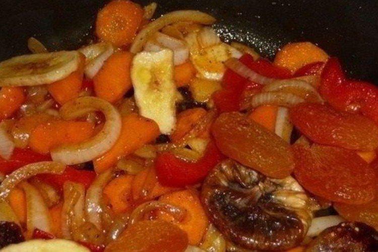 Stewed Vegetables with Dried Fruits