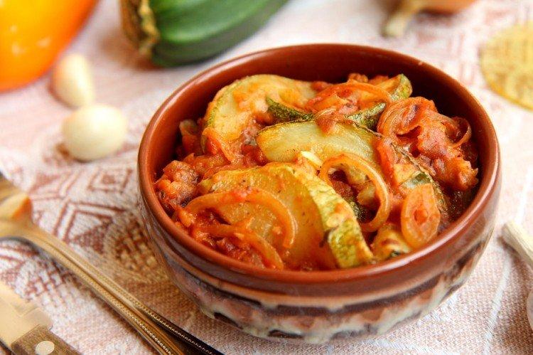 Stewed Vegetables in Tomato Sauce