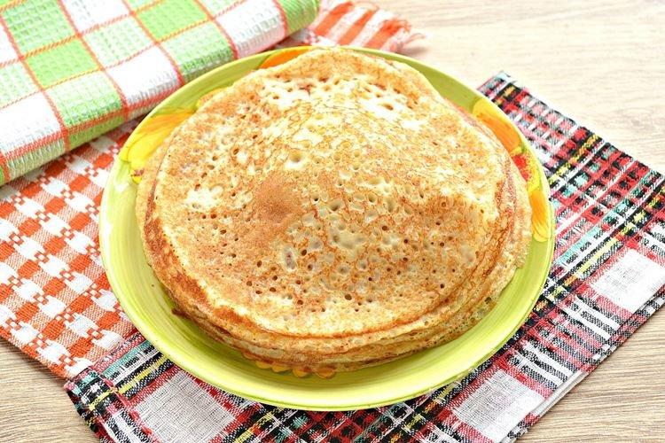 Crepes con agujeros en leche de coco