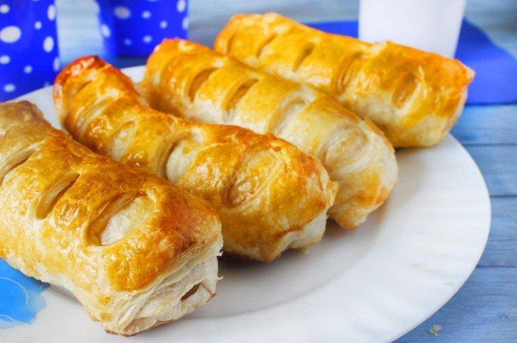 Würstchen mit Feta im Blätterteig im Ofen