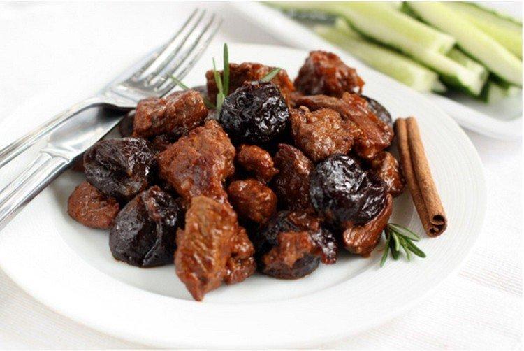 Beef with Prunes in the Oven