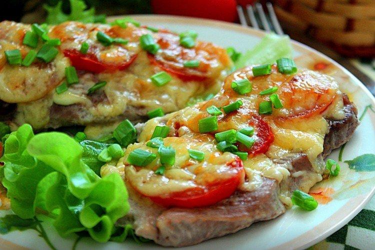 Beef with Tomatoes and Cheese in the Oven