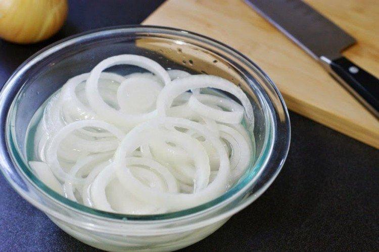 Cebolla encurtida sin vinagre