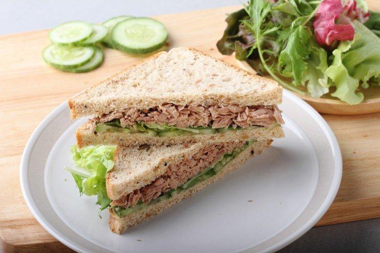Sándwich de atún y queso
