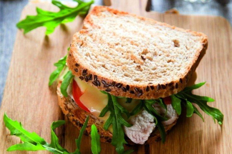 Sándwich de pavo y rúcula