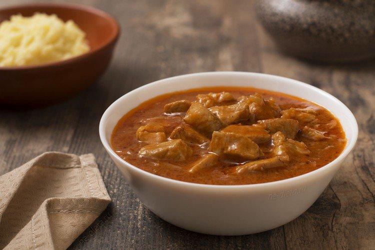 Classic Beef Goulash with Gravy