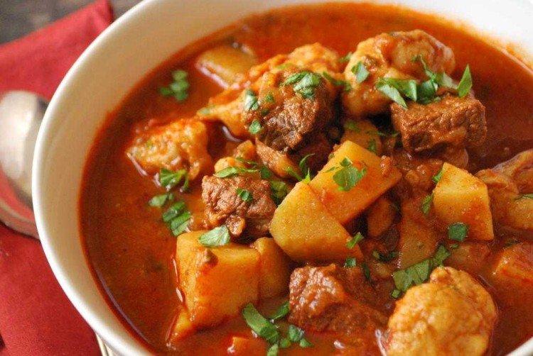 Gulash de cerdo con patatas