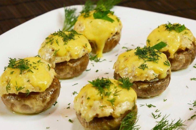 Champiñones rellenos de queso
