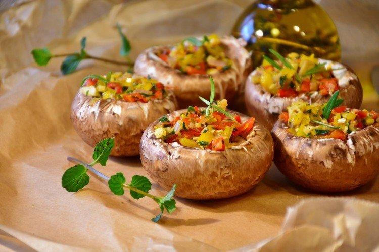Champiñones rellenos de calabacín