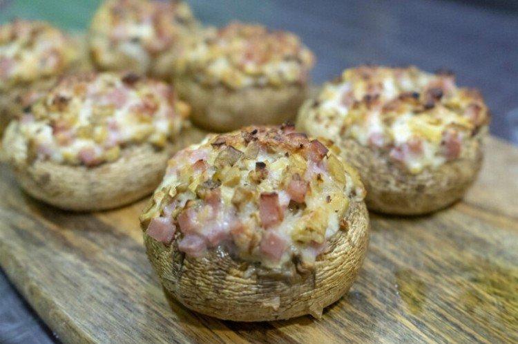 Champiñones rellenos de jamón