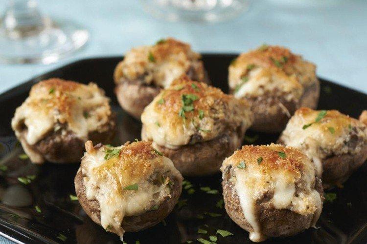 Champiñones rellenos de zanahoria en salsa agria