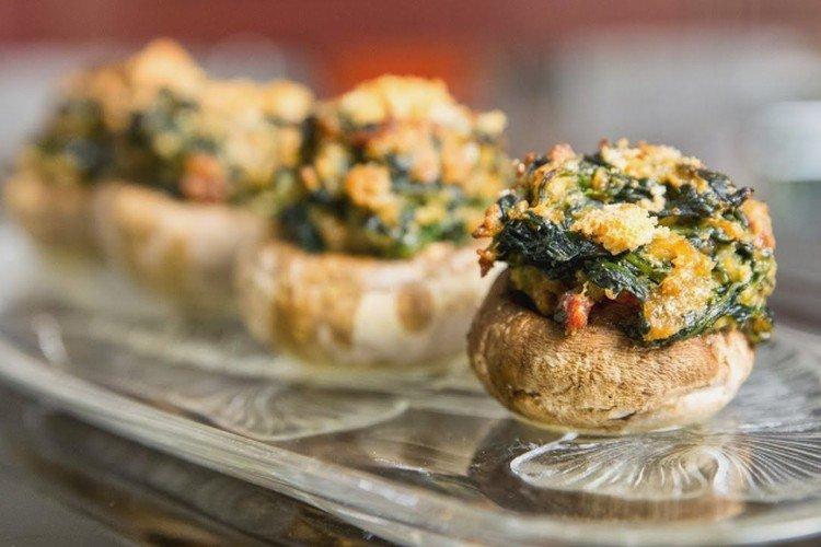 Champiñones rellenos de espinacas