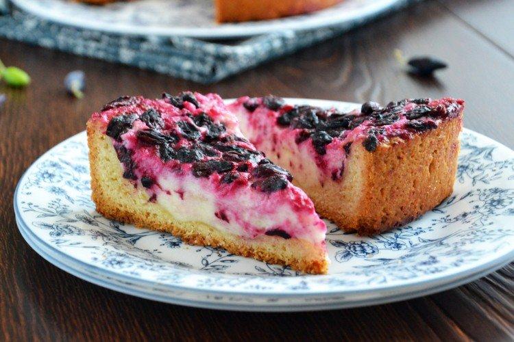 Mürbeteigkuchen mit Quark und Beeren