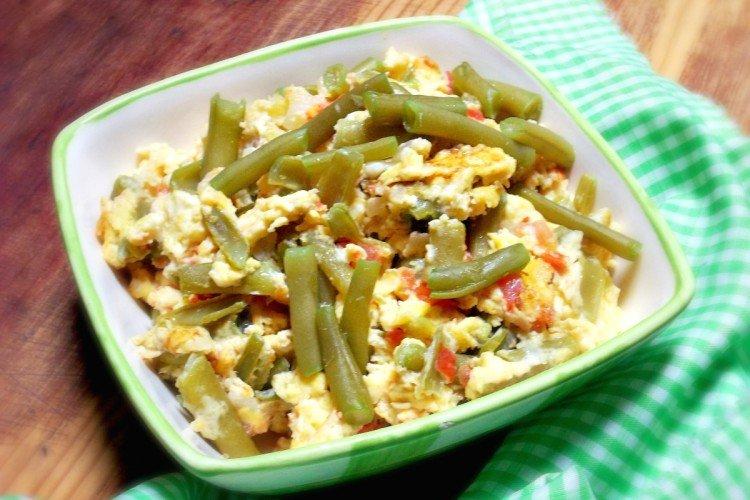 Grüne Bohnen mit Tomaten und Eiern
