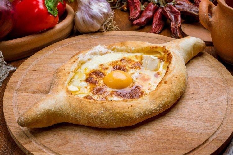 Khachapuri perezosos al estilo Adjarian