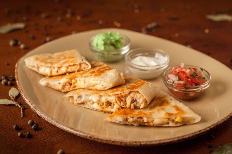 Quesadilla de pollo y queso
