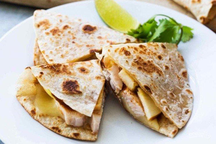 Quesadilla de pollo y manzana