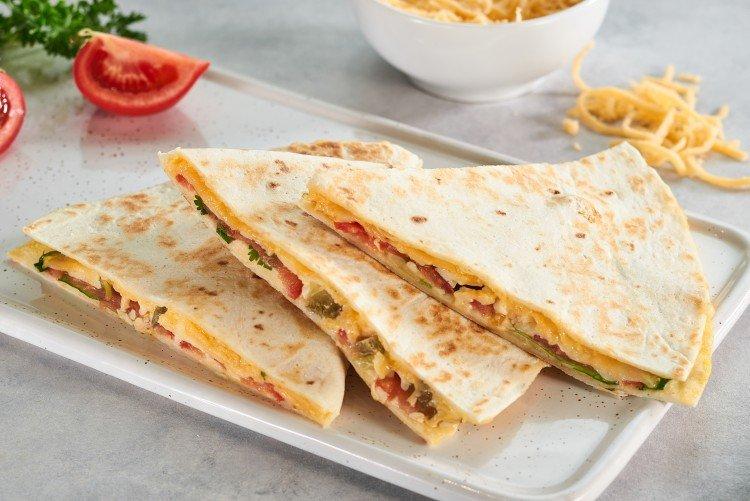 Quesadilla de pollo y jamón