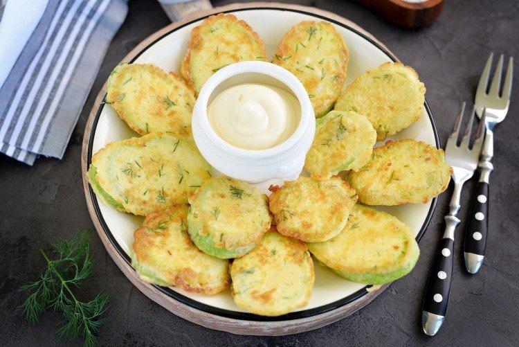 Calabacines en tempura en sartén
