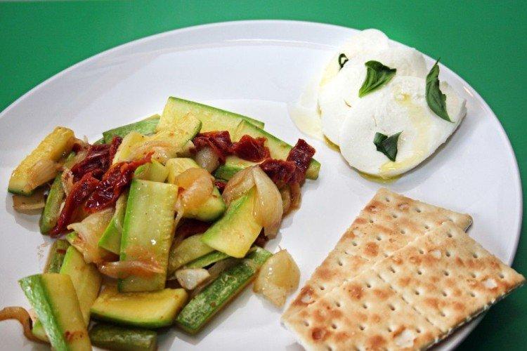 Calabacines con tomates secos