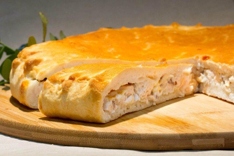Pastel de pescado con masa de levadura