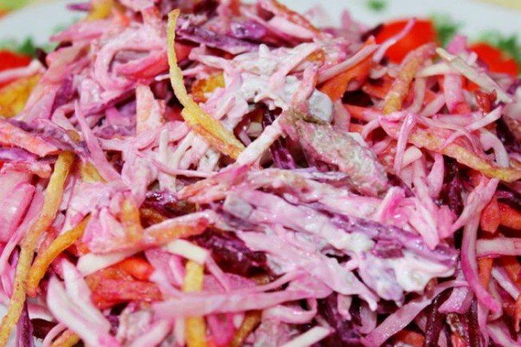 Ensalada de carne con col y zanahoria