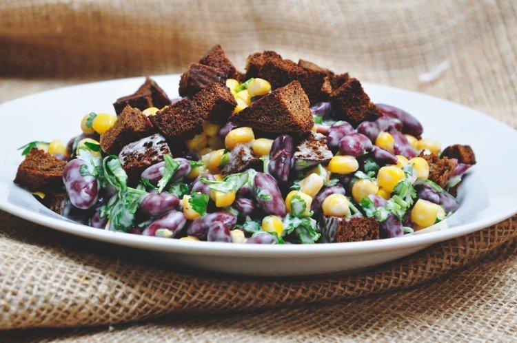 Ensalada sustanciosa de frijoles