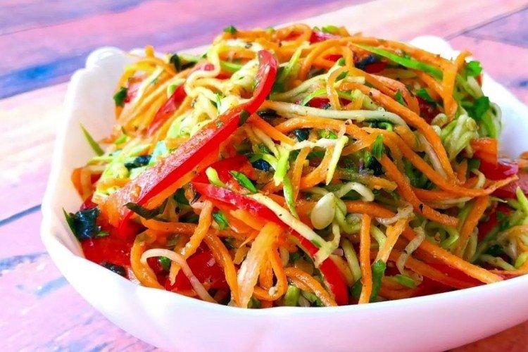Ensalada de verduras con calabacín